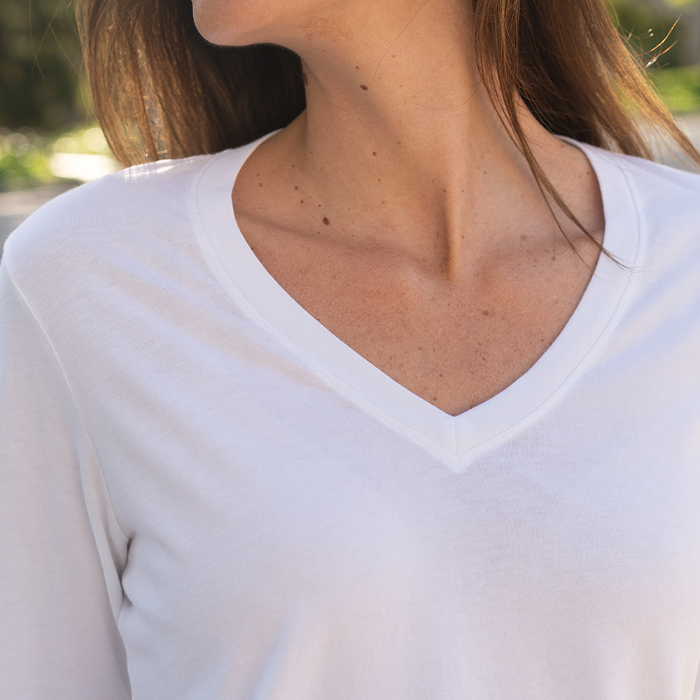 #color_white 3/4 Sleeve V-Neck Close View