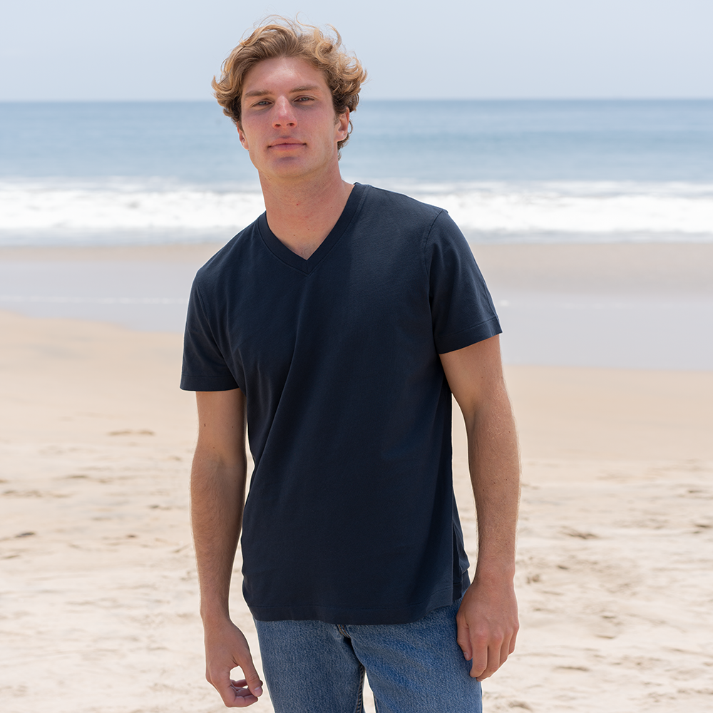 #color_navy-blue organic cotton V-Neck t-shirt Front