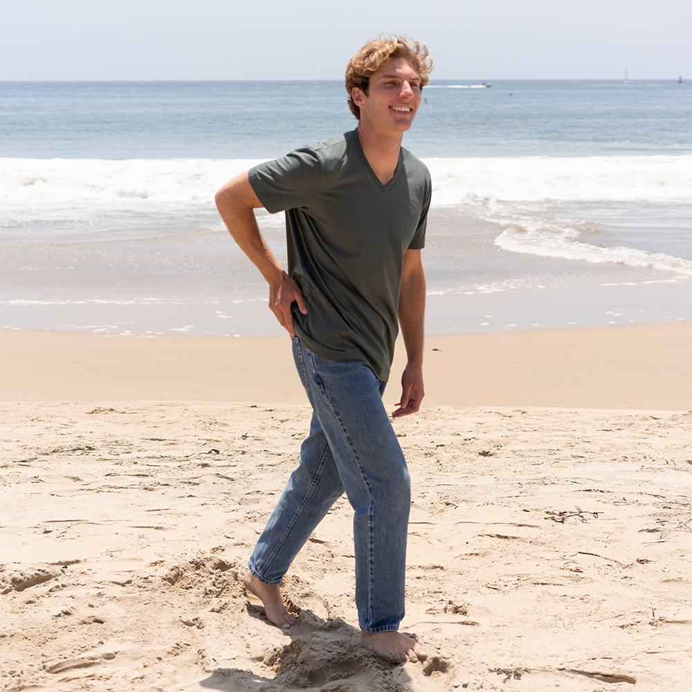 #color_forest-green organic cotton V-Neck t-shirt Full-view