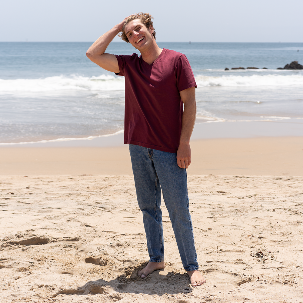 #color_burgundy organic cotton V-Neck t-shirt Full-view