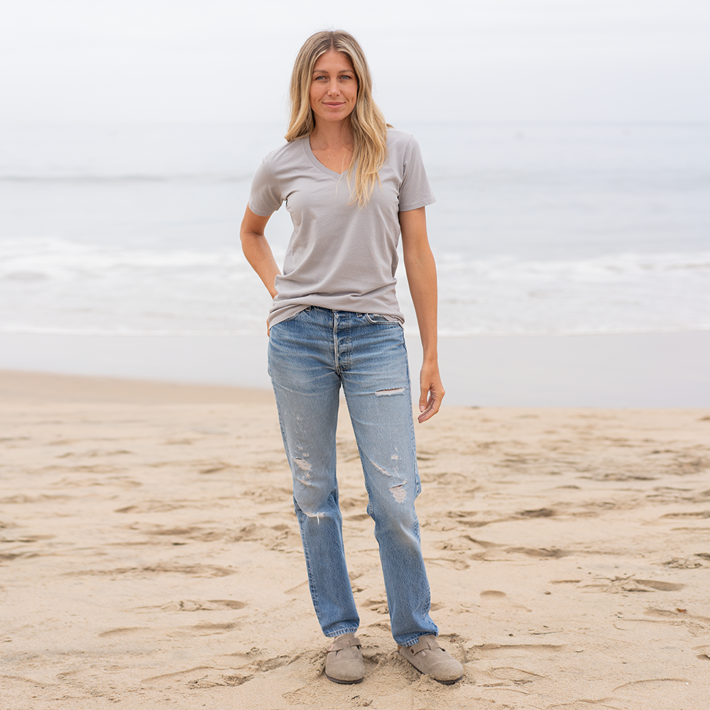 #color_light-grey organic cotton V-Neck t-shirt full-view