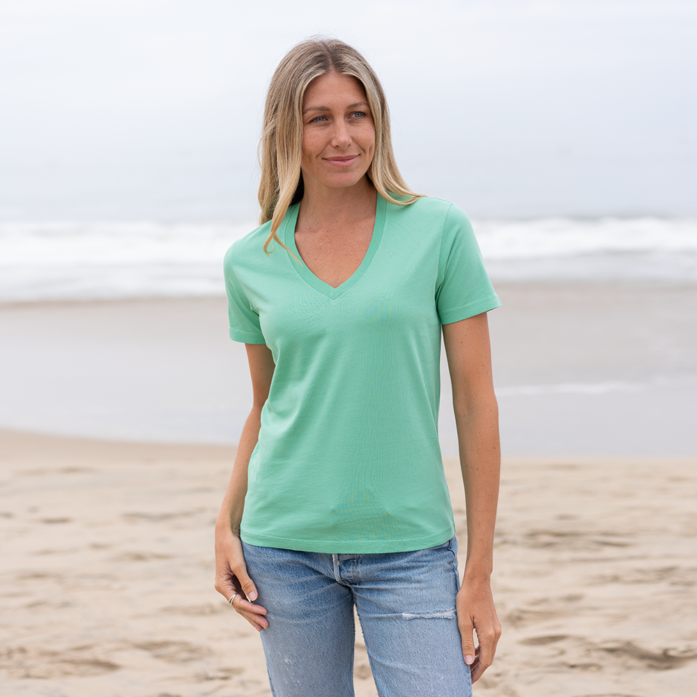 #color_light-green organic cotton V-Neck t-shirt