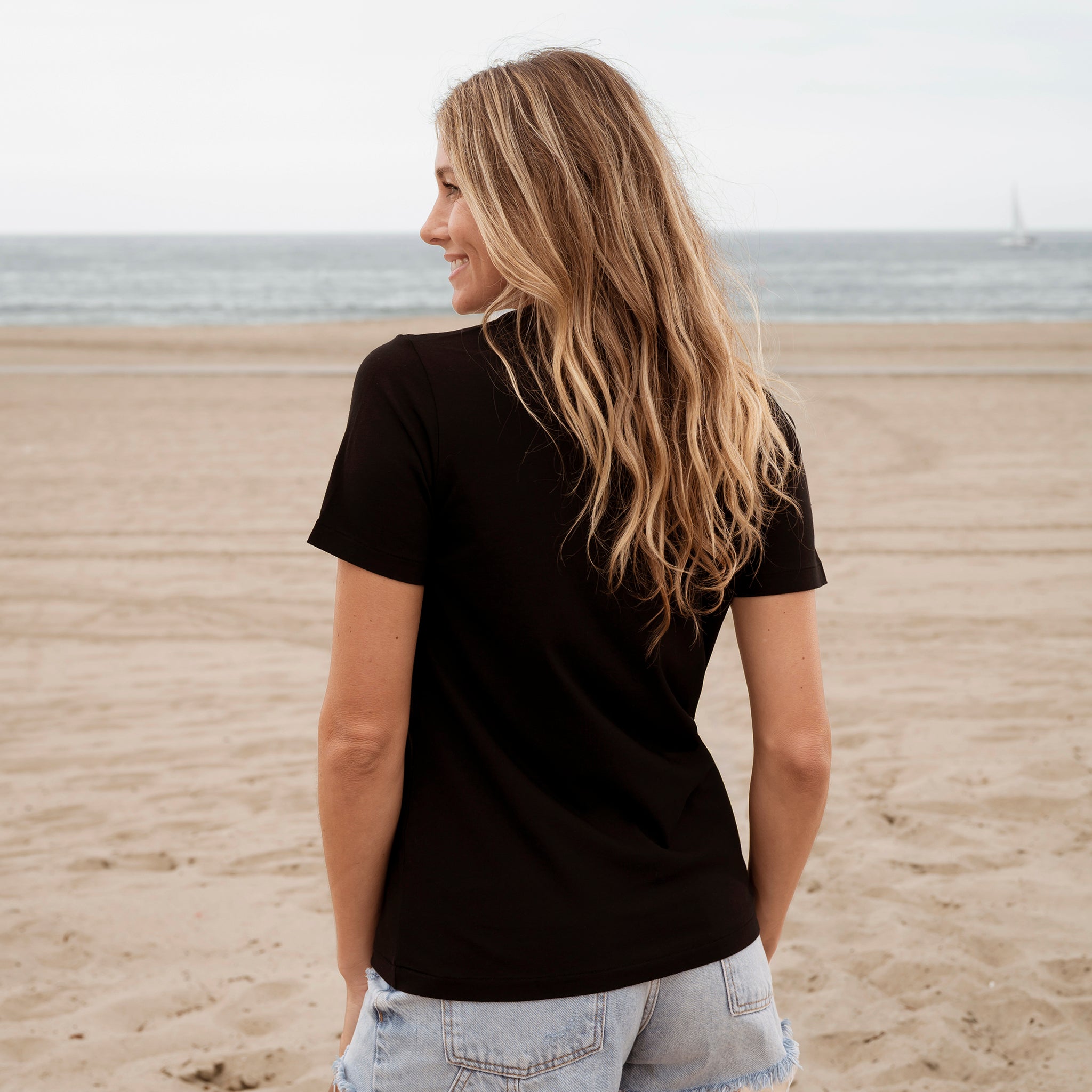 #color_black organic cotton V-Neck t-shirt