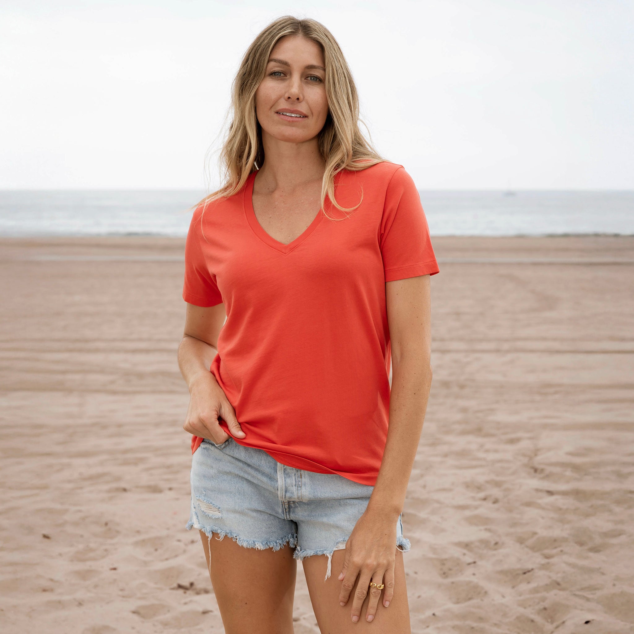 #color_red organic cotton V-Neck t-shirt