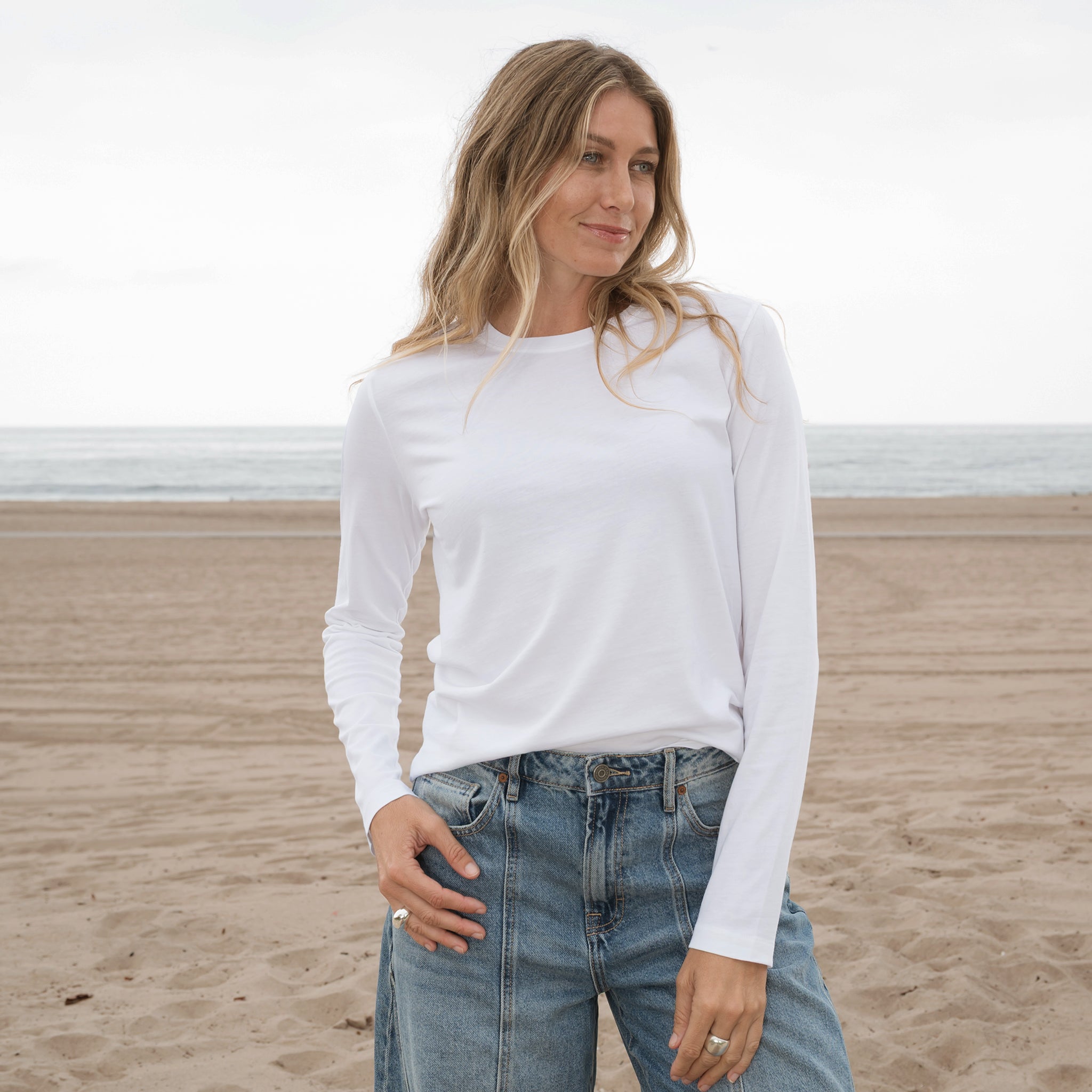 #color_white organic cotton Long Sleeve crewneck t-shirt