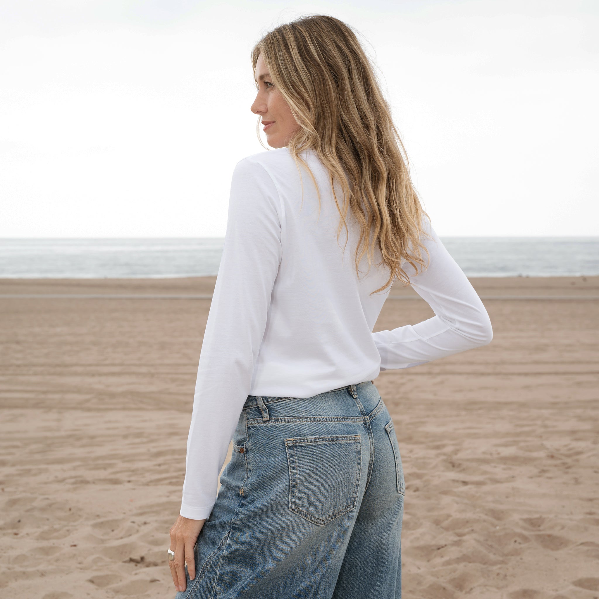 #color_white organic cotton Long Sleeve crewneck t-shirt