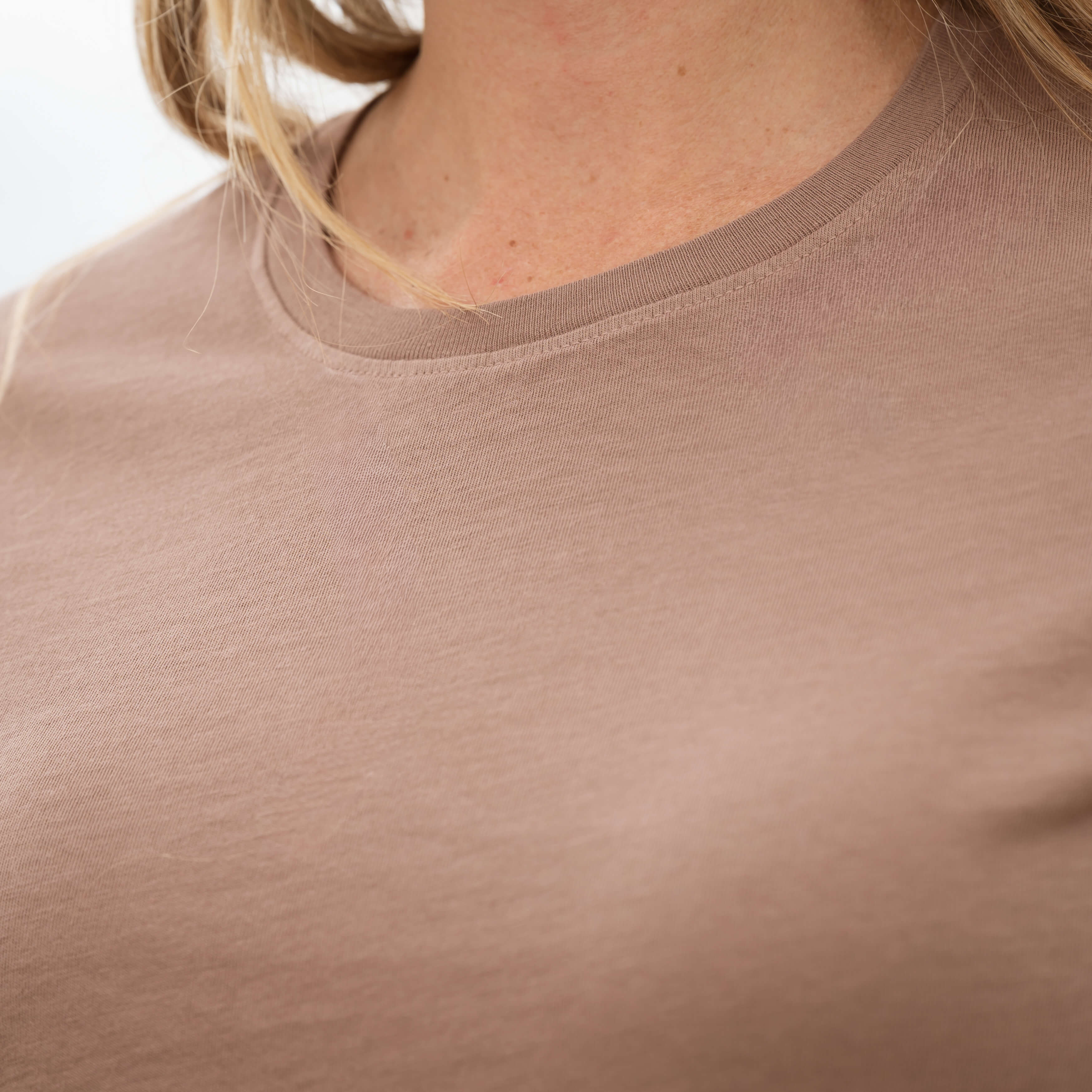 #color_brown organic cotton t-shirt Close View