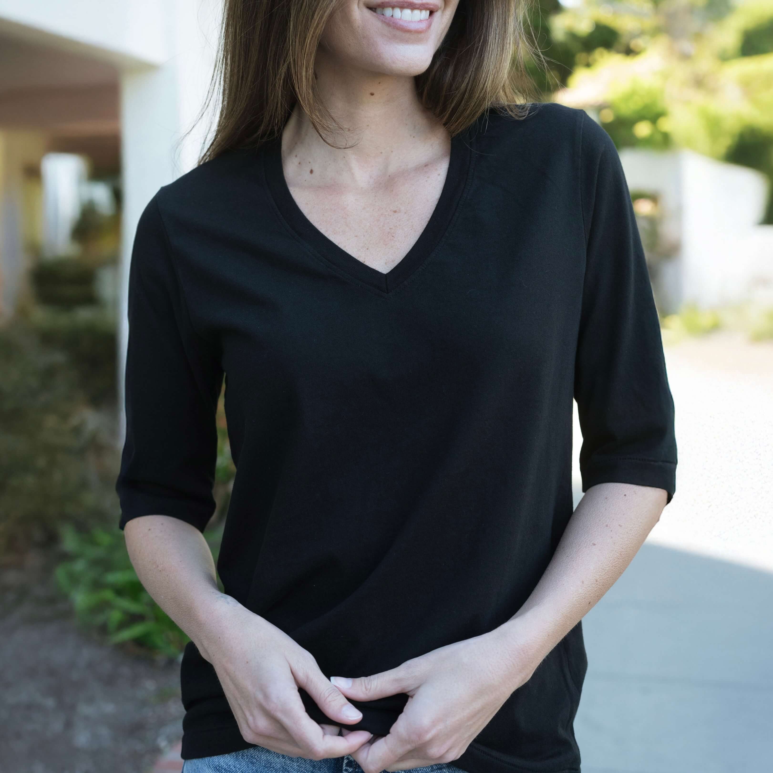 #color_black Elbow Sleeve V-Neck Close View