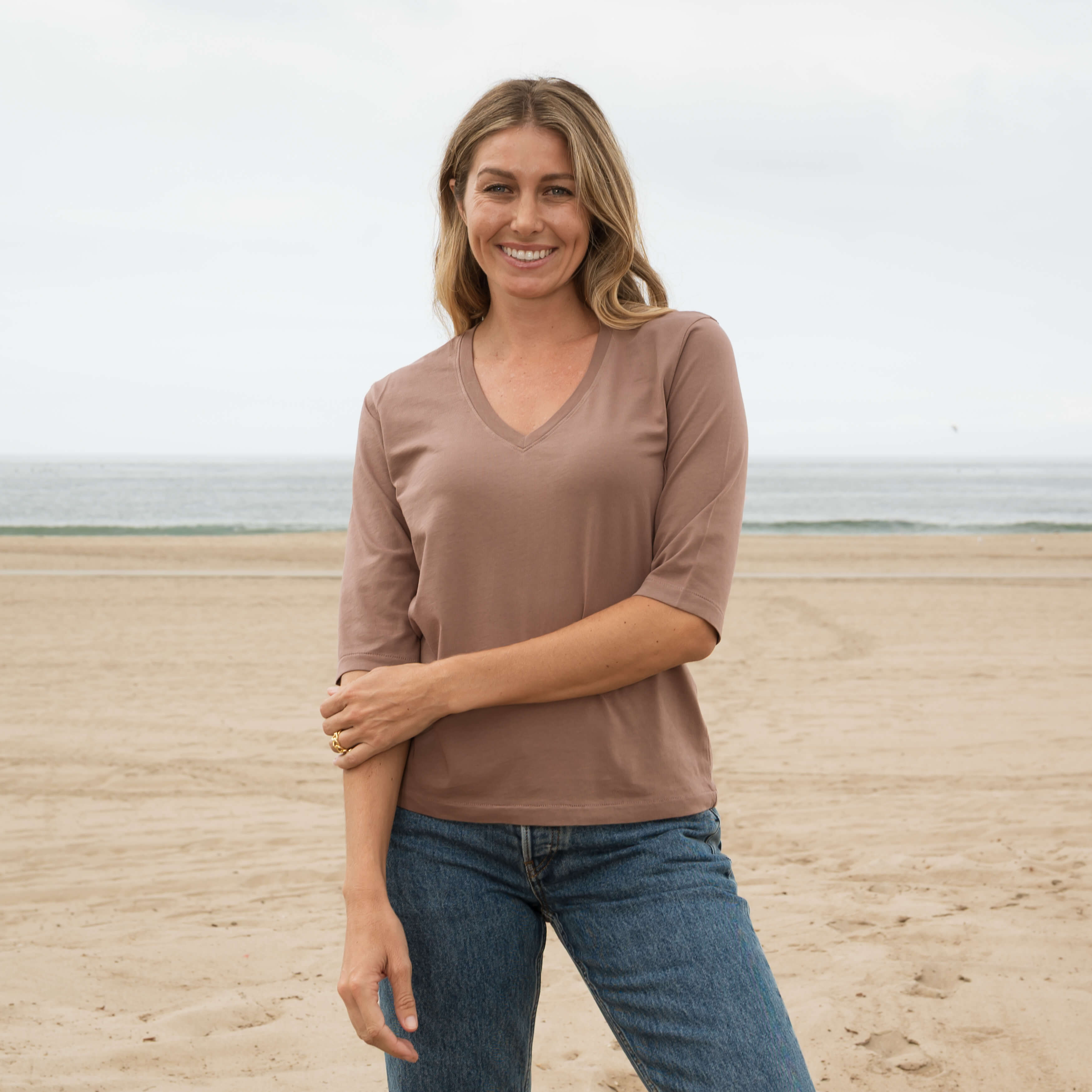 #color_brown Elbow sleeve v-neck