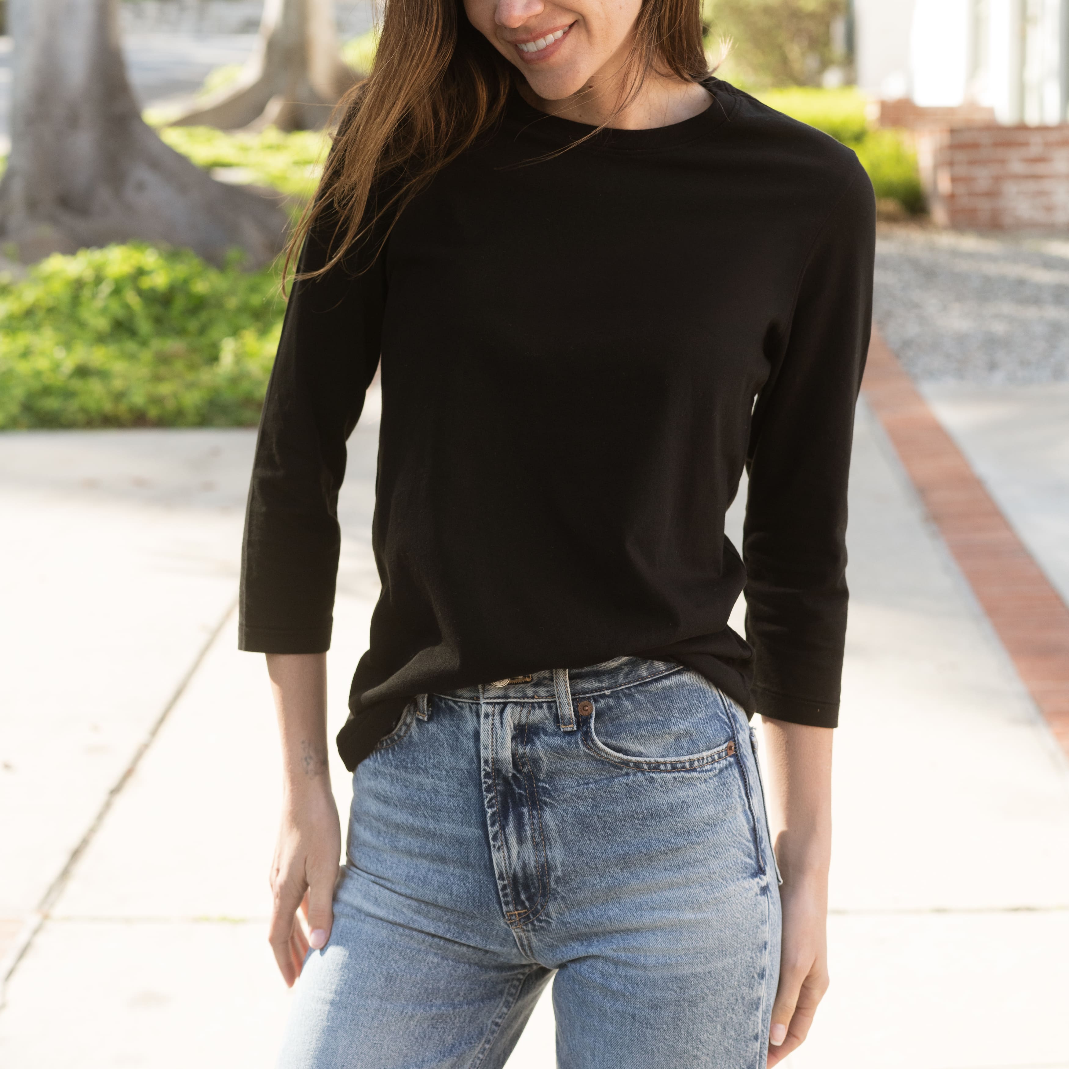 #color_black Elbow Sleeve V-Neck Close View