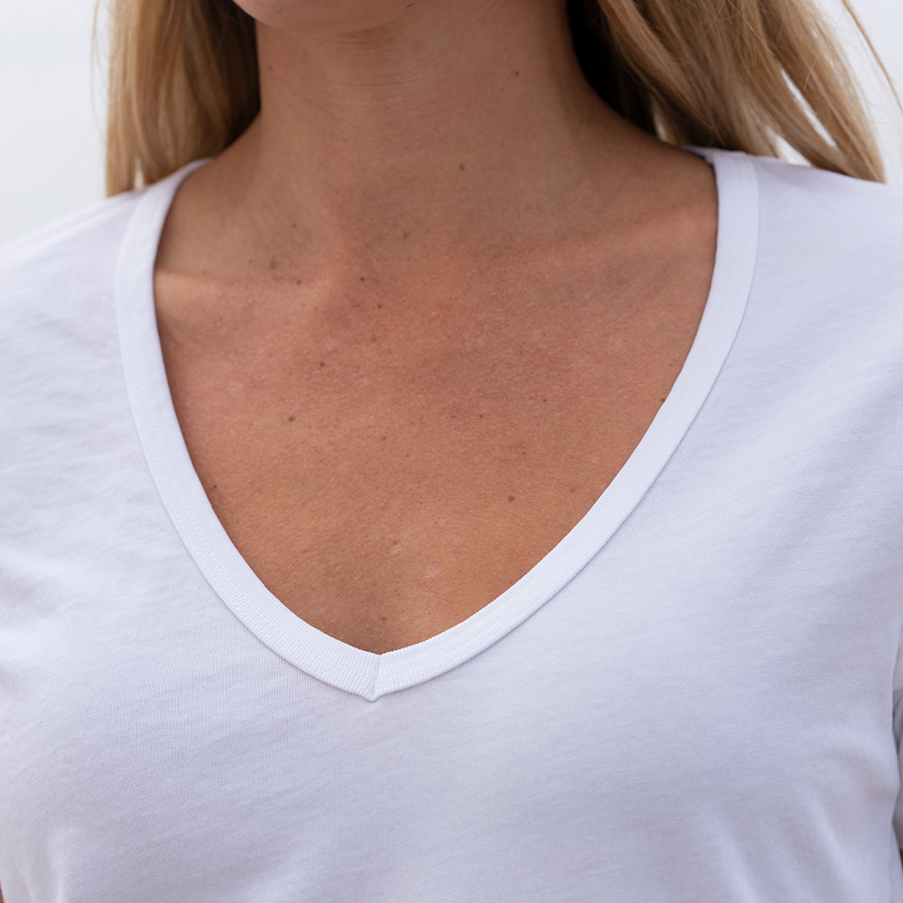 #color_white organic cotton Short Sleeve Deep V-neck t-shirt Close-up