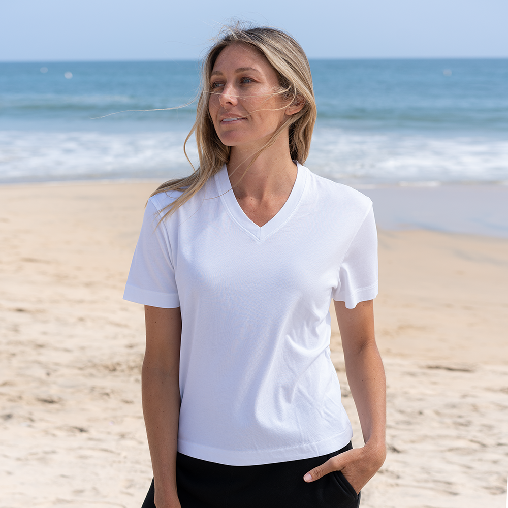 #color_white Short Box Tee V Neck front