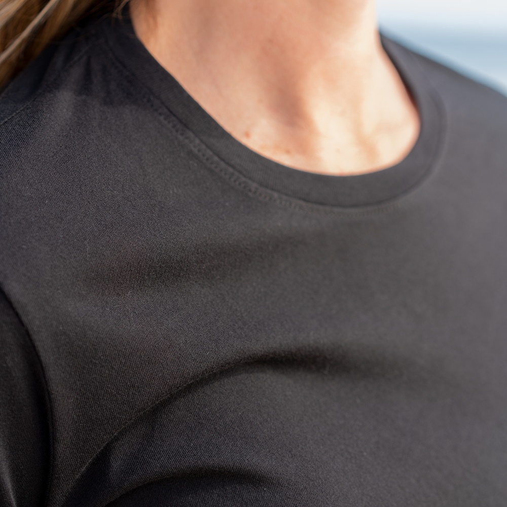 #color_black organic cotton Long Sleeve crewneck t-shirt close-up
