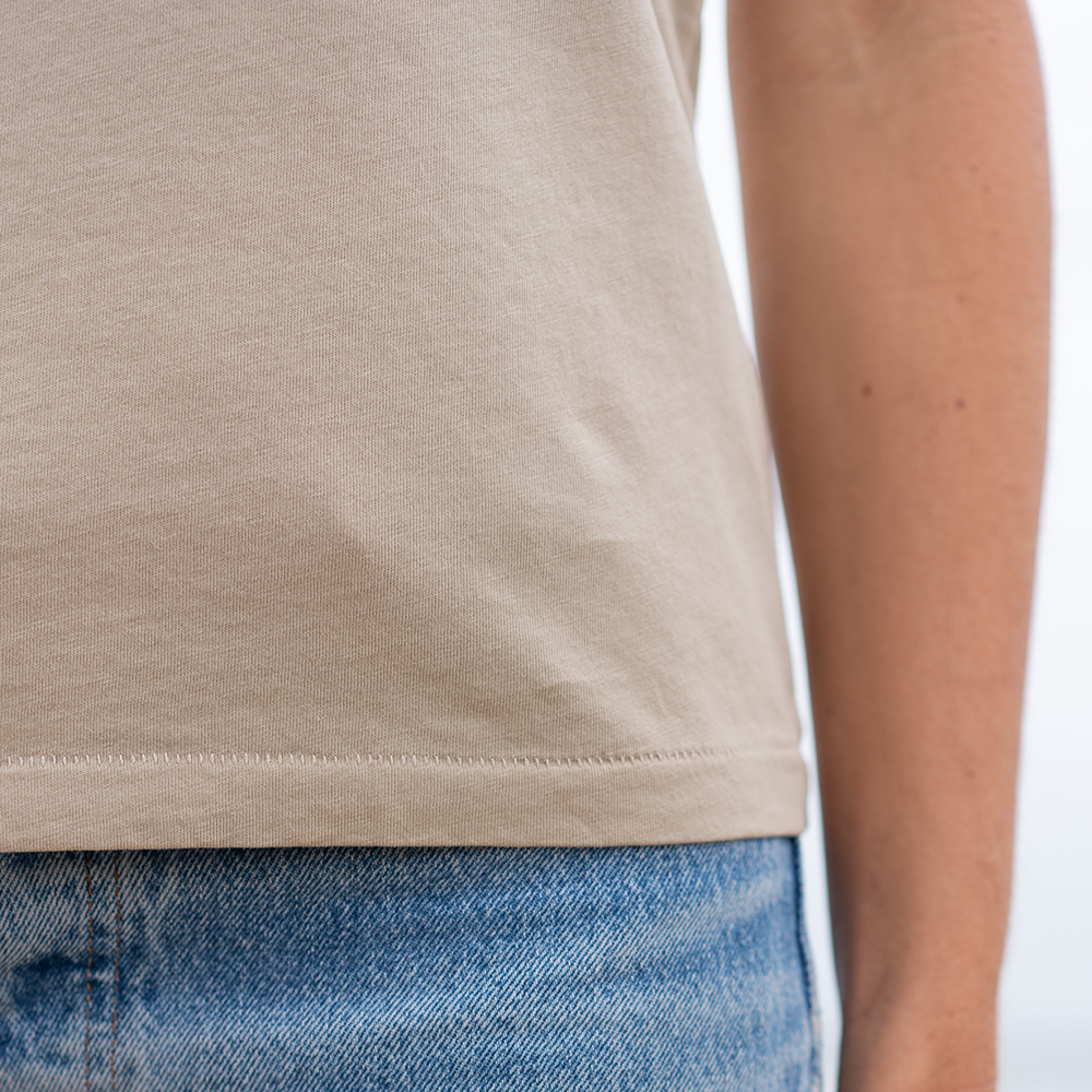 #color_sand organic cotton V-Neck t-shirt close-view