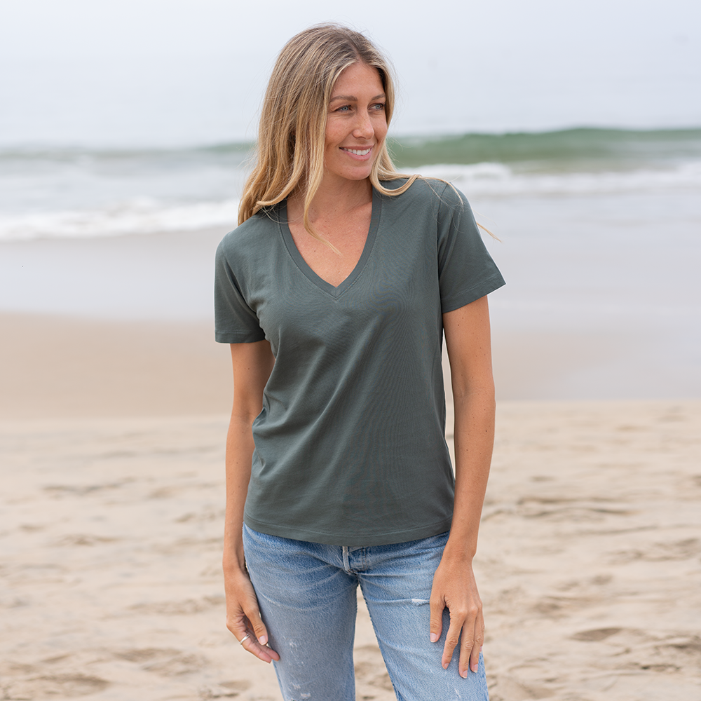 #color_forest-green organic cotton V-Neck t-shirt 