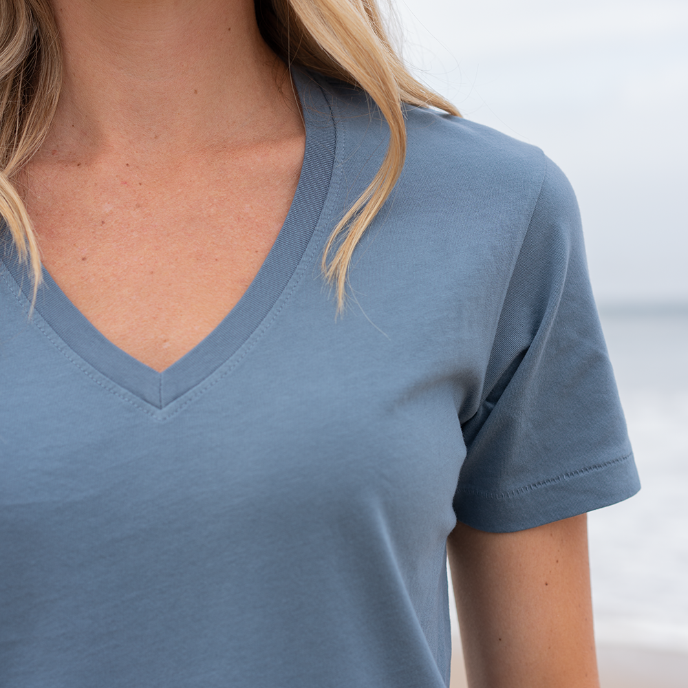 #color_dusk-blue organic cotton V-Neck t-shirt close-view