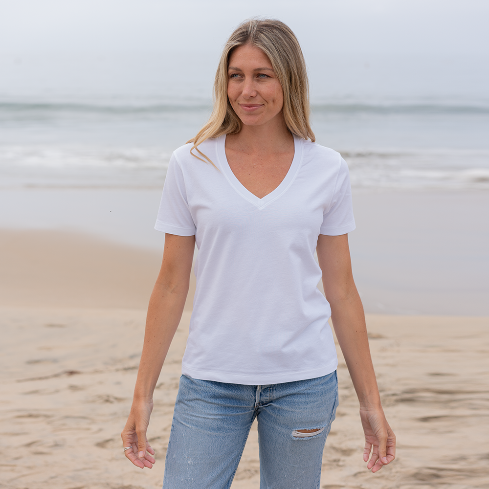 #color_white organic cotton V-Neck t-shirt 
