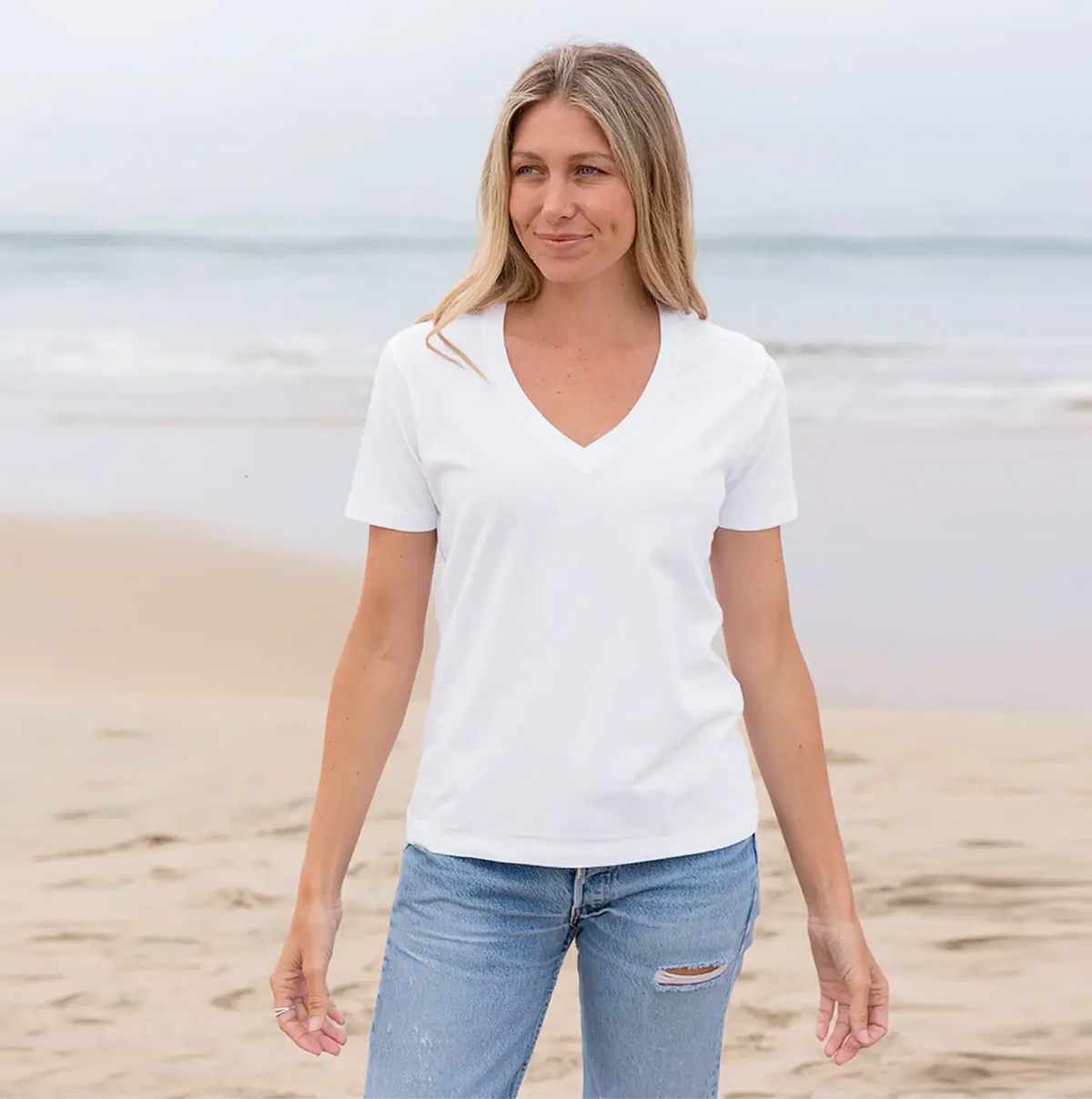 #color_white organic cotton V-Neck t-shirt 