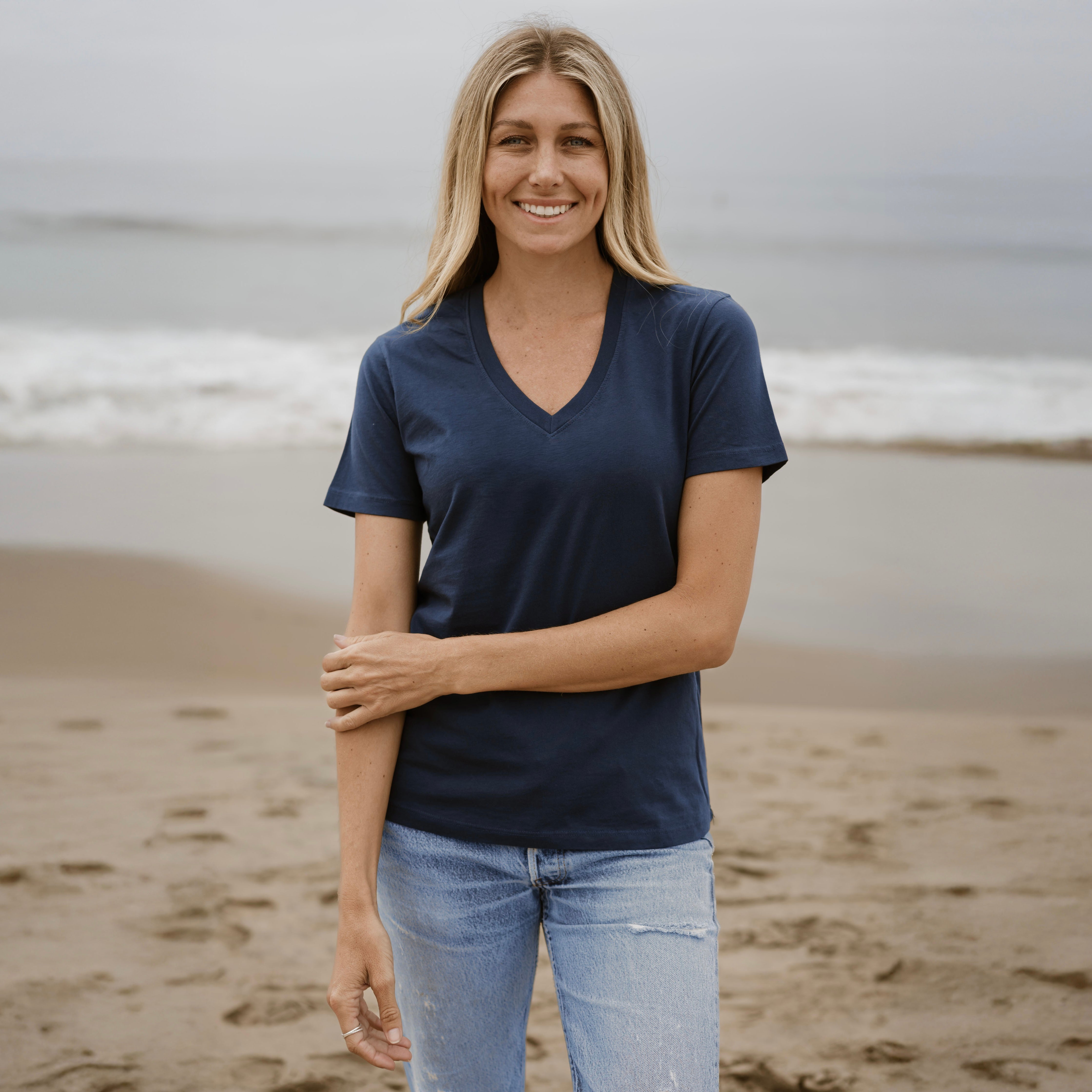 #color_navy-blue organic cotton V-Neck t-shirt