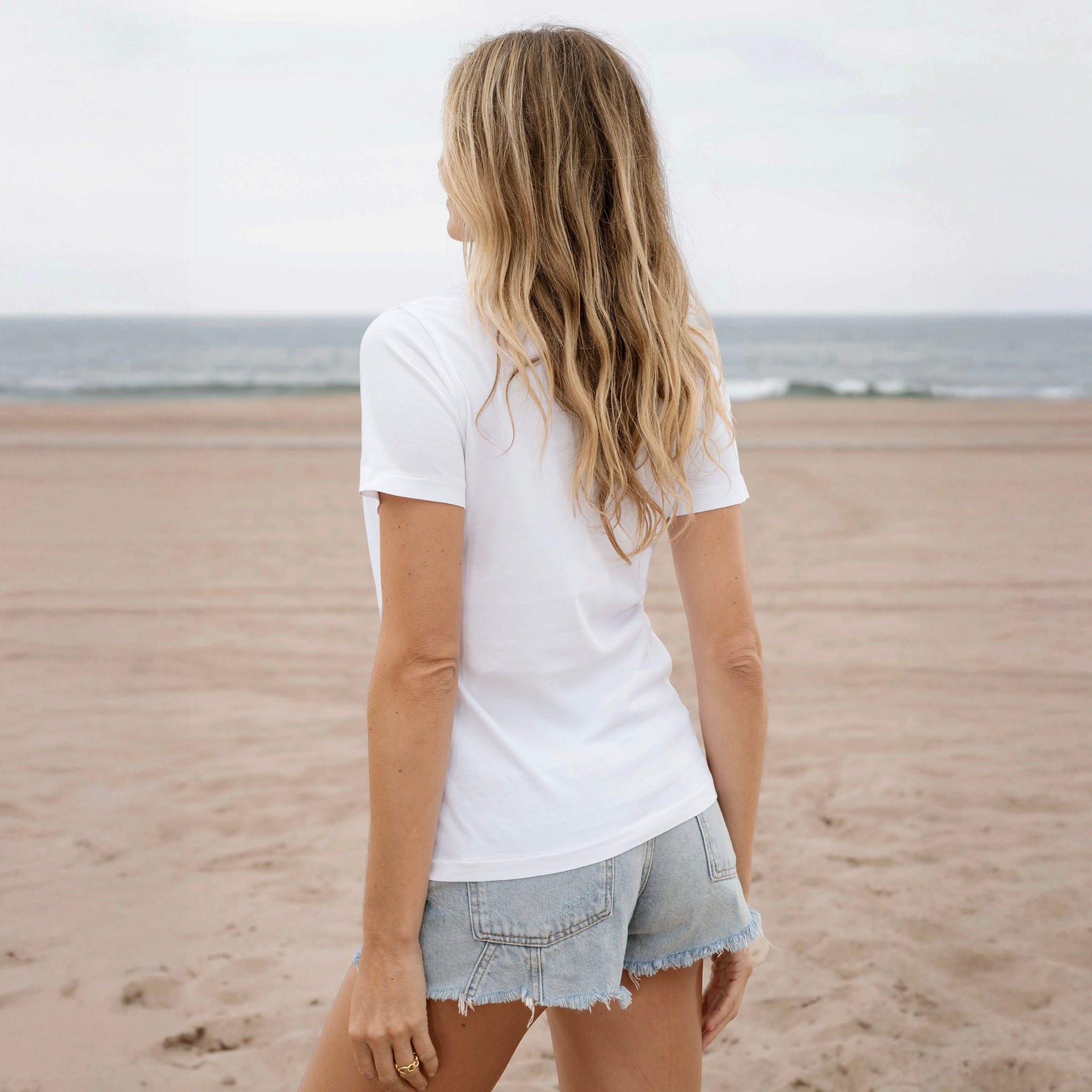 #color_white organic cotton V-Neck t-shirt