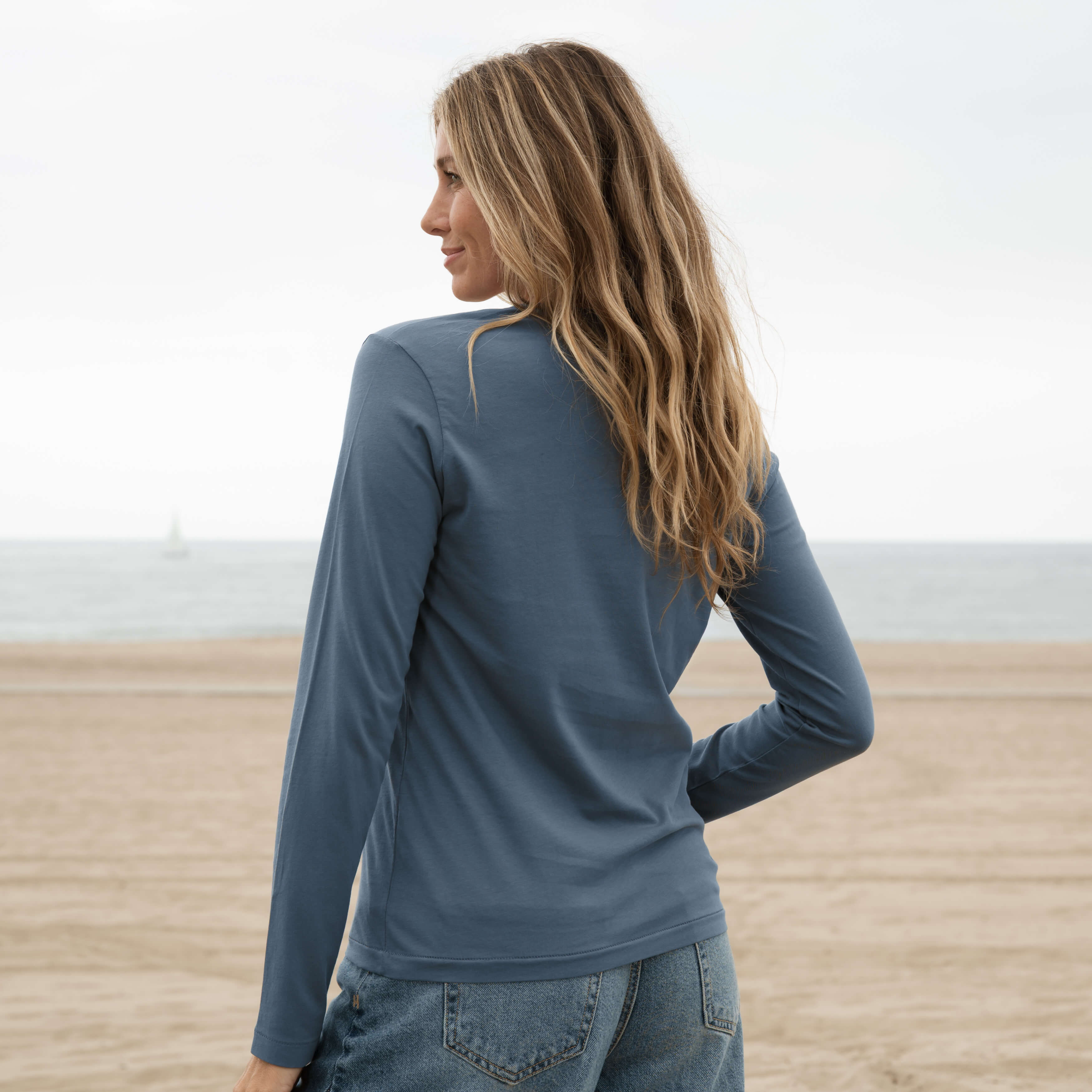 #color_dusk-blue organic cotton t-shirt back