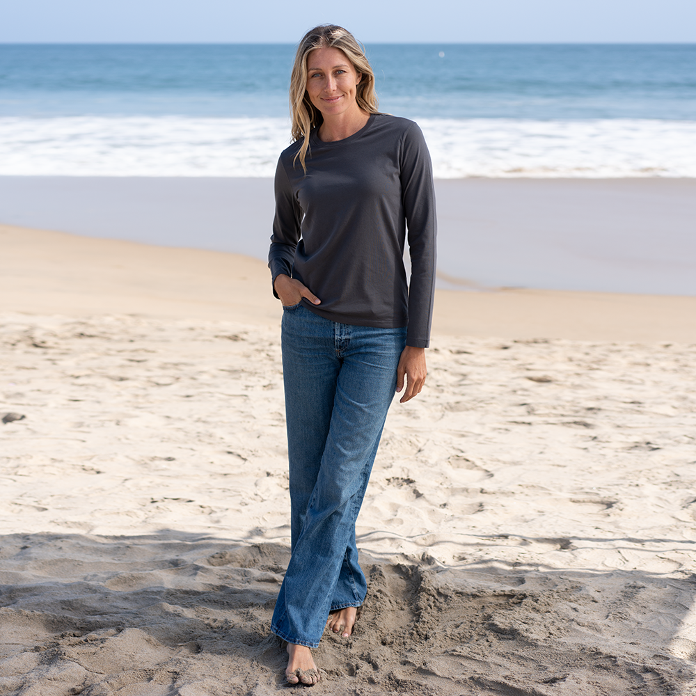 #color_dark-grey organic cotton Long Sleeve crewneck t-shirt