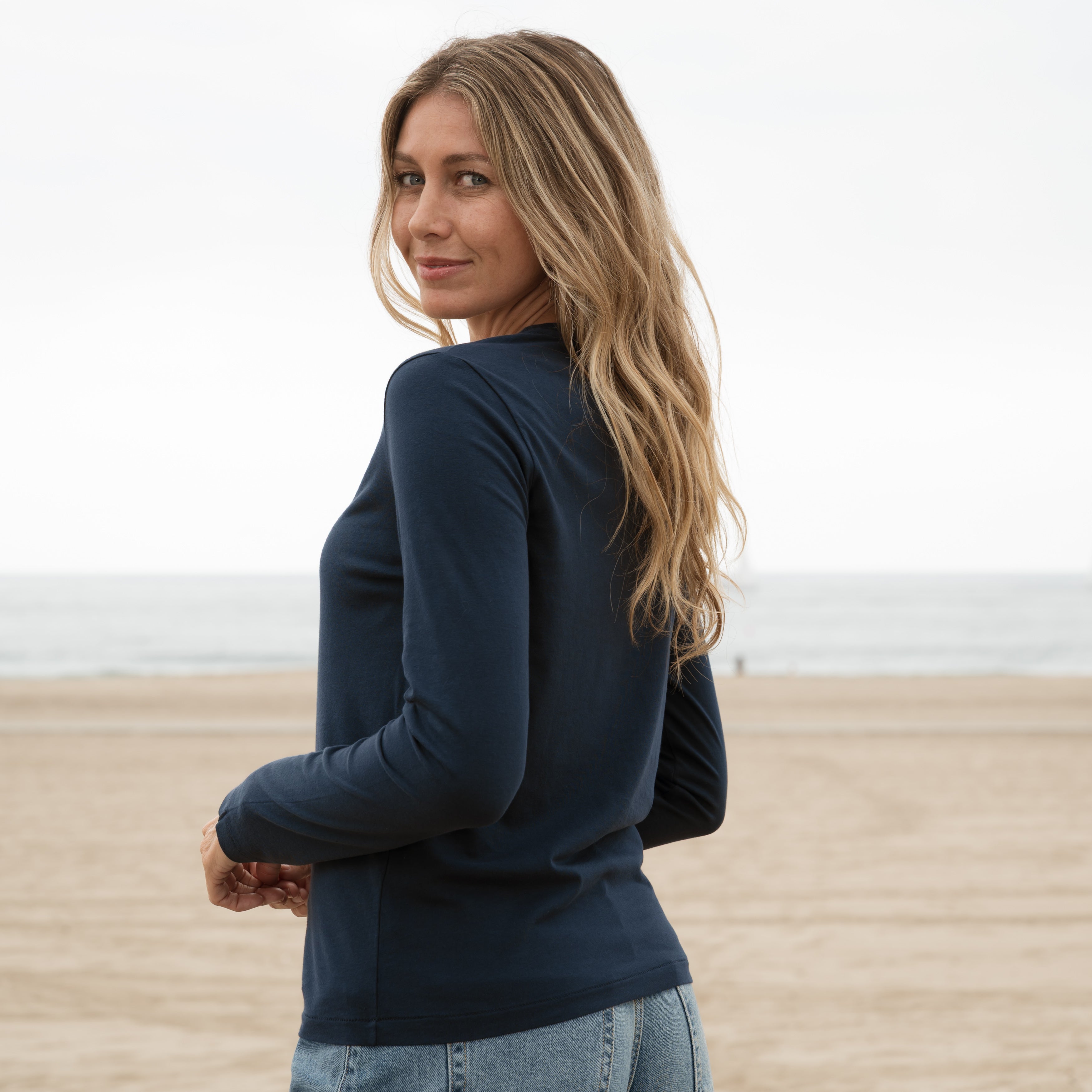 #color_navy-blue organic cotton Long Sleeve crewneck t-shirt Side