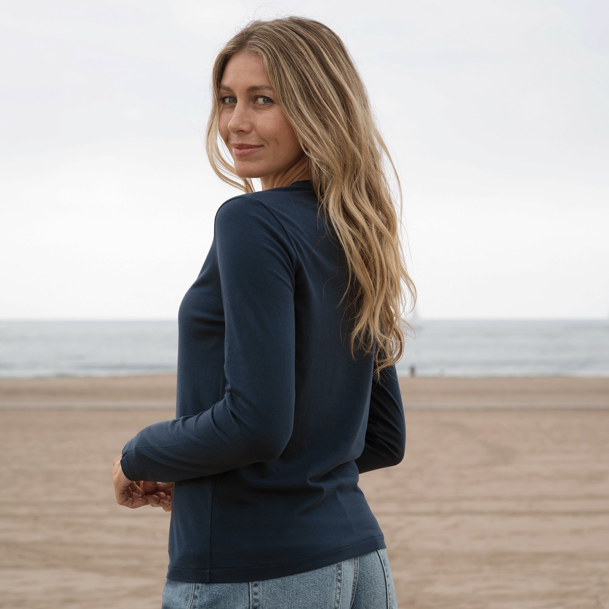 #color_navy-blue organic cotton Long Sleeve crewneck t-shirt