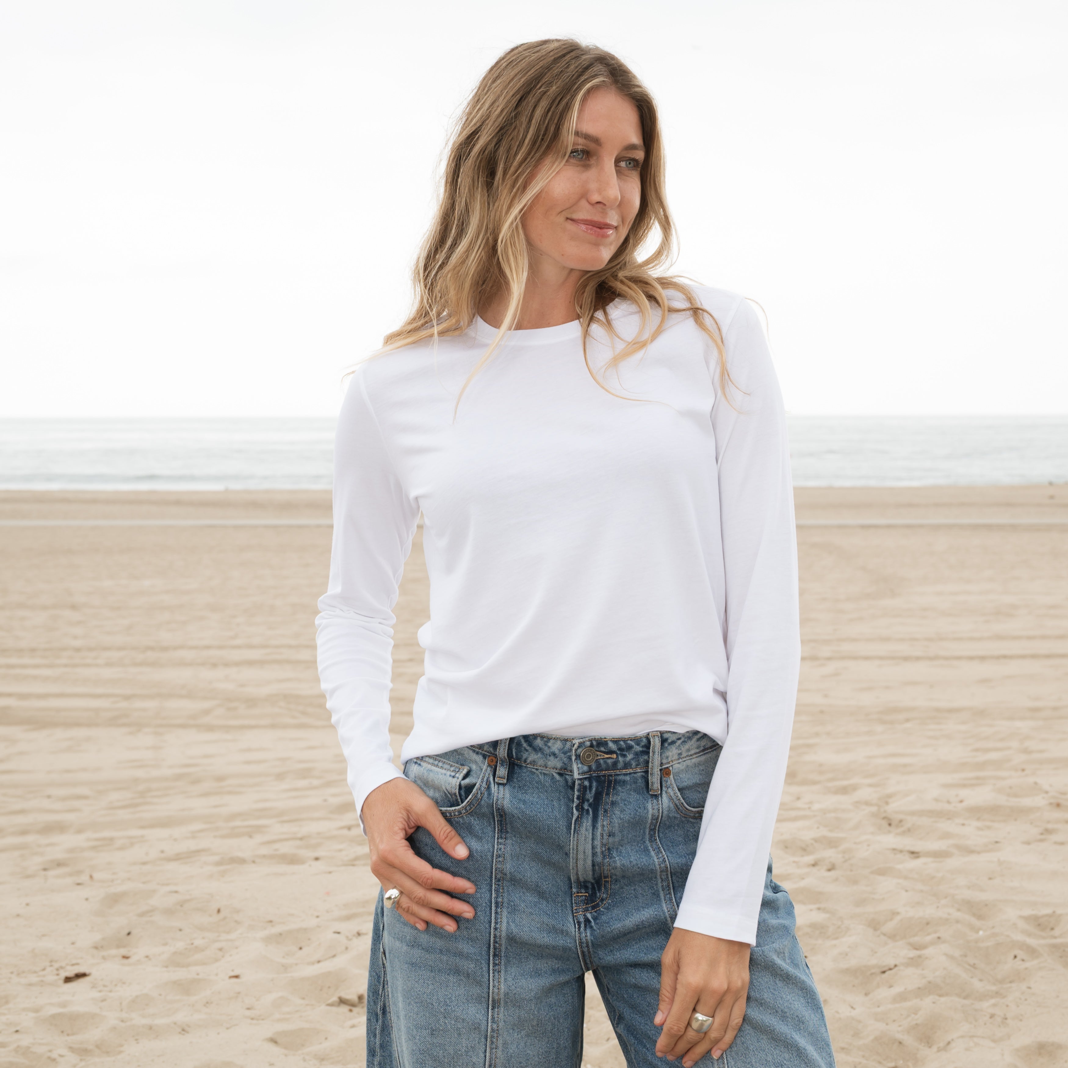 #color_white organic cotton Long Sleeve crewneck t-shirt Front