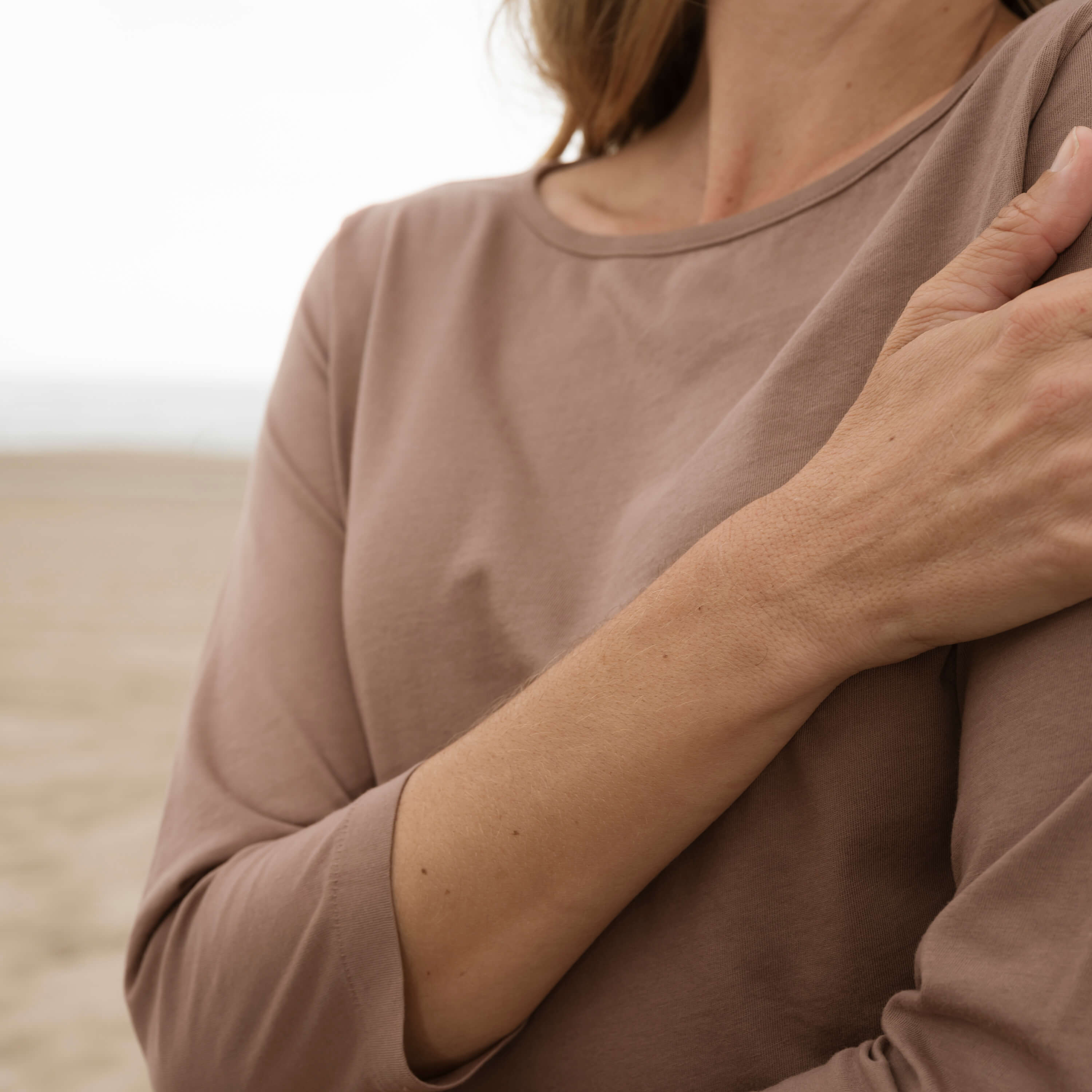 #color_brown organic cotton t-shirt Close View