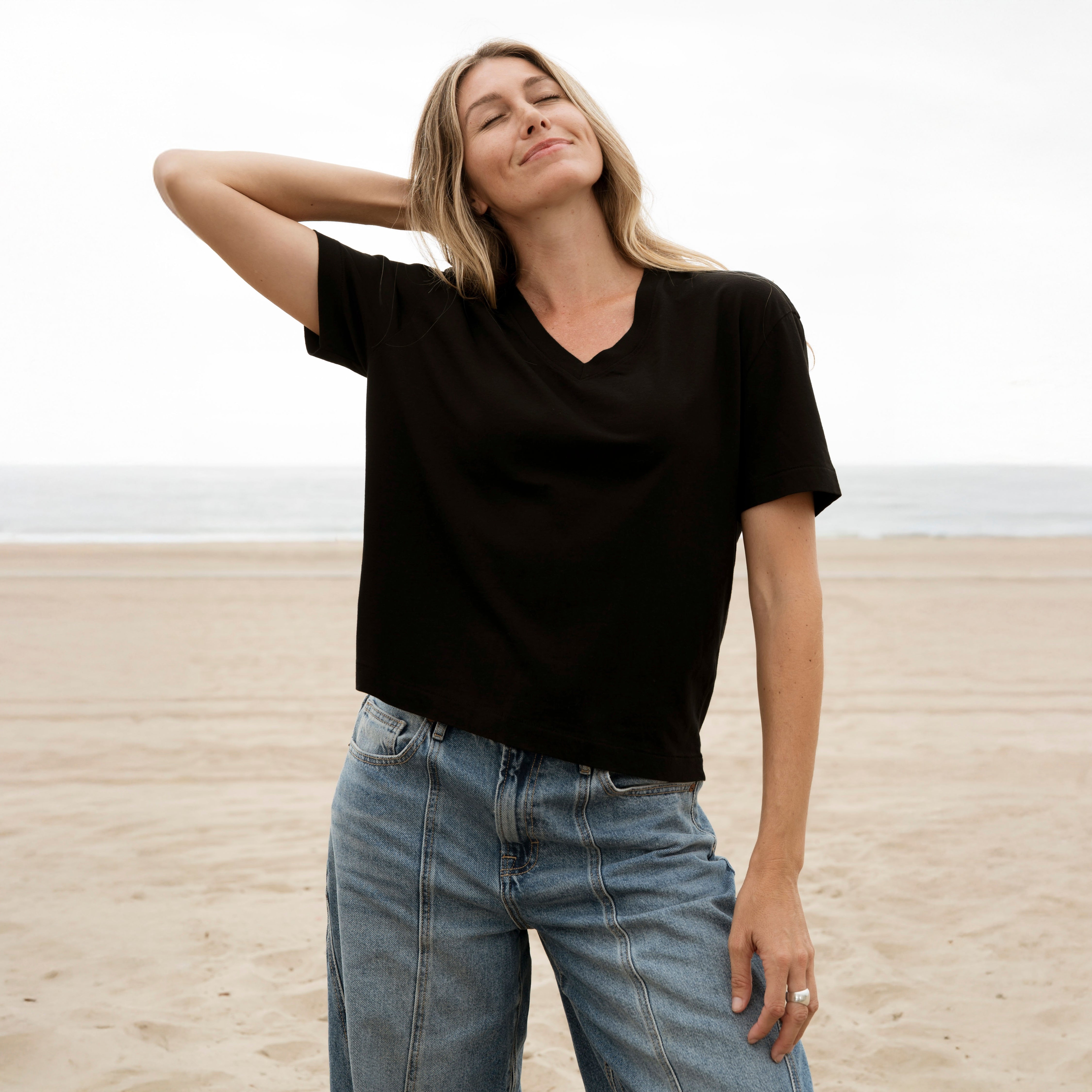 #color_black Short Box Tee V Neck Front