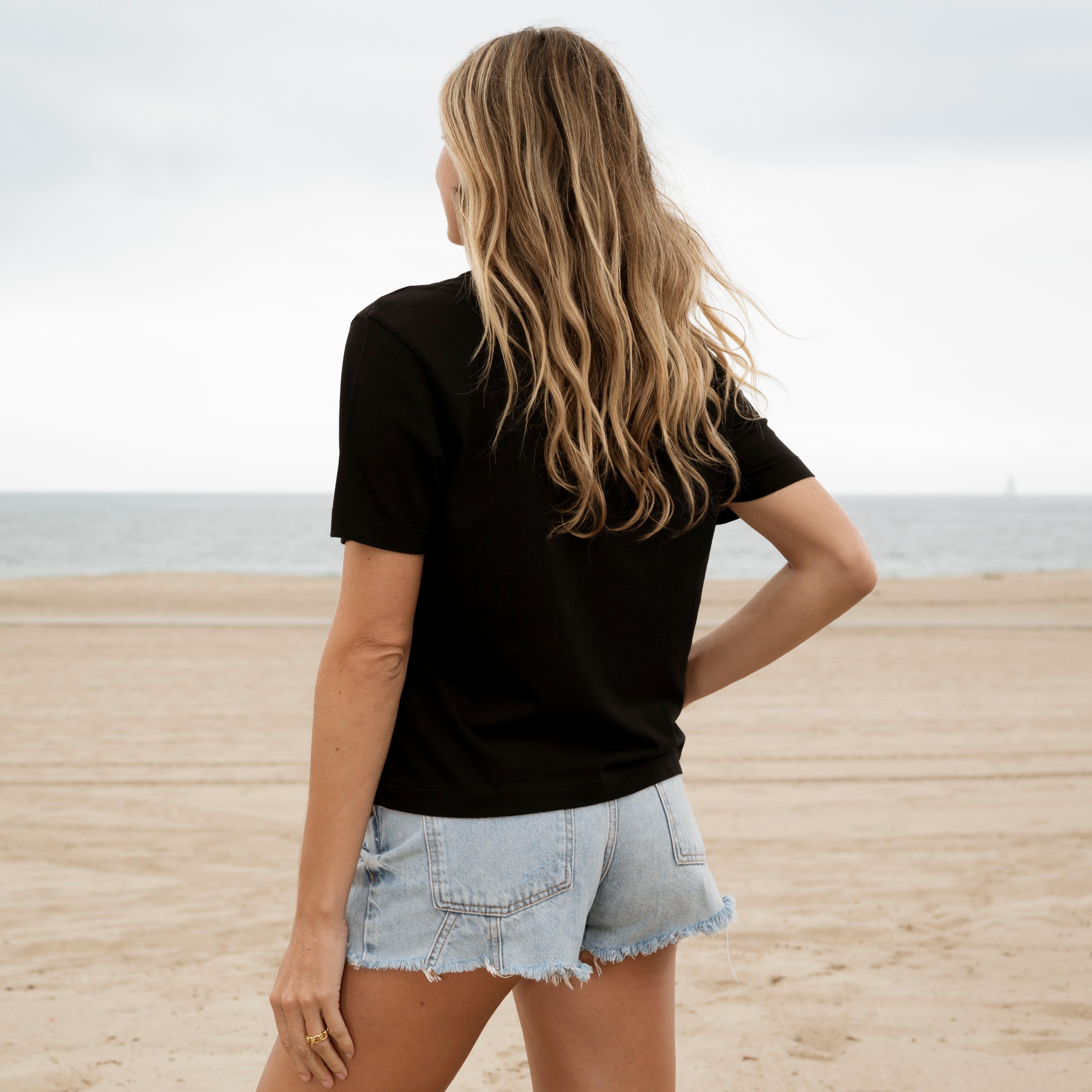 #color_black Short Box Tee V Neck Back