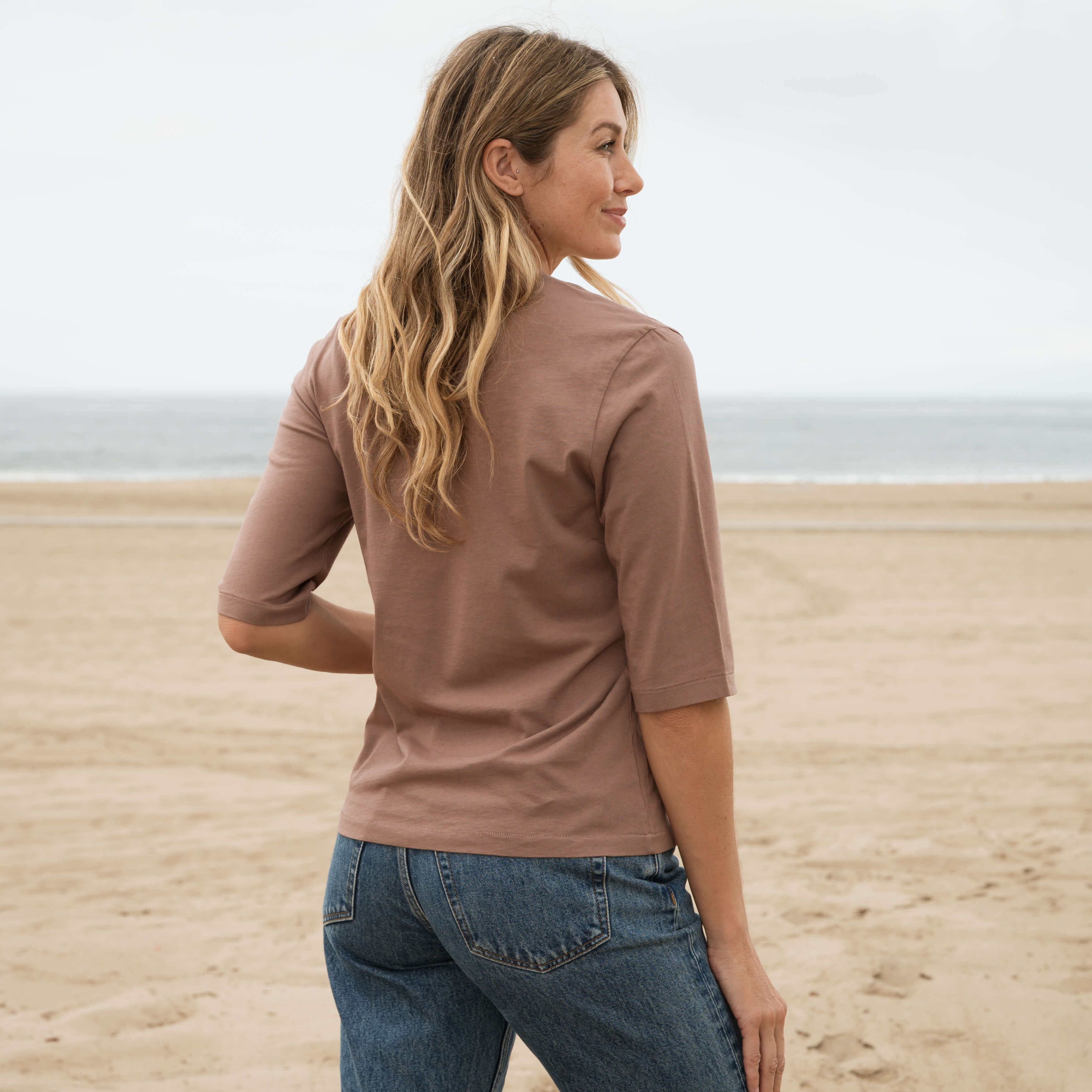 #color_brown Elbow sleeve v-neck Back