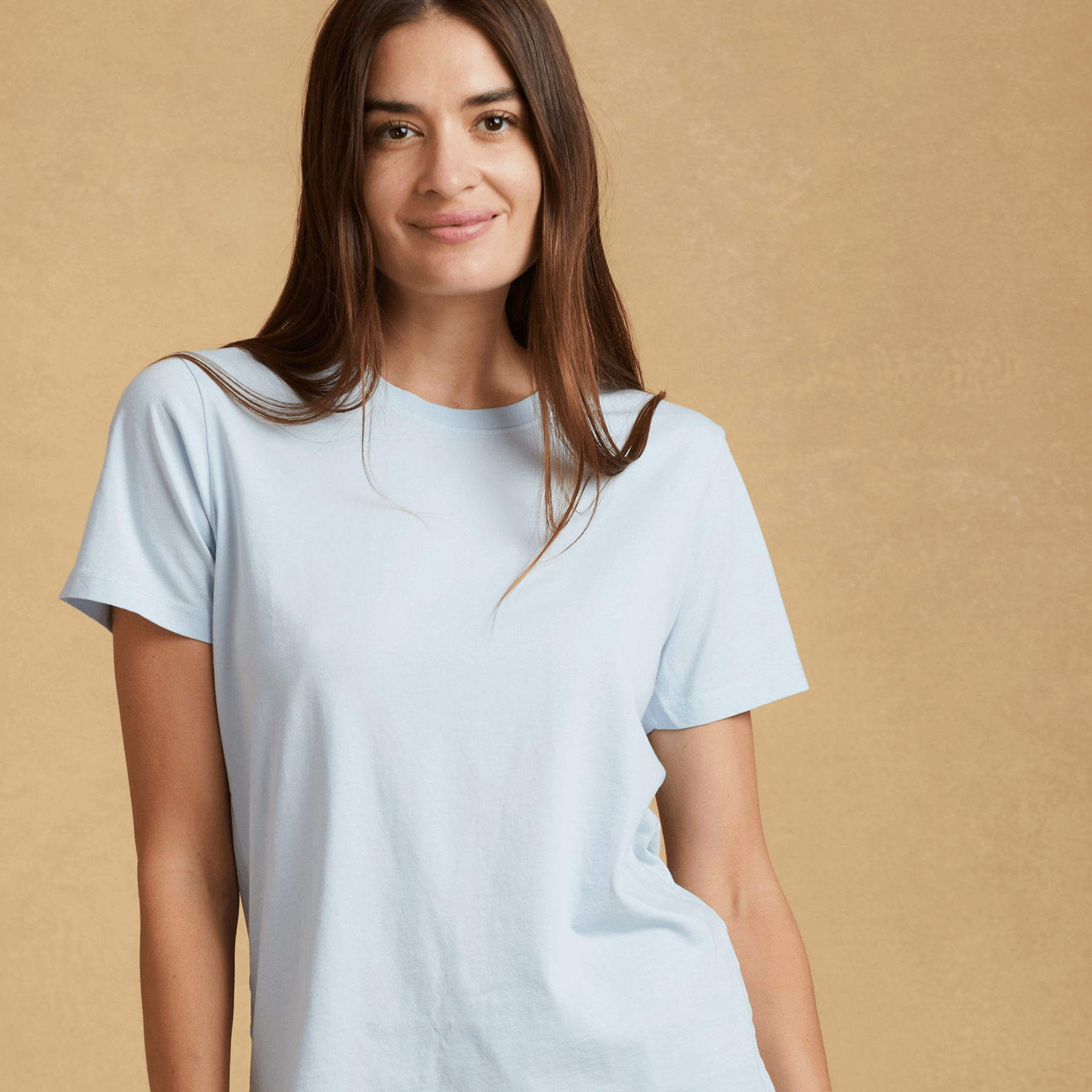 Short sleeve T-shirt with a round neck - Basics - Women
