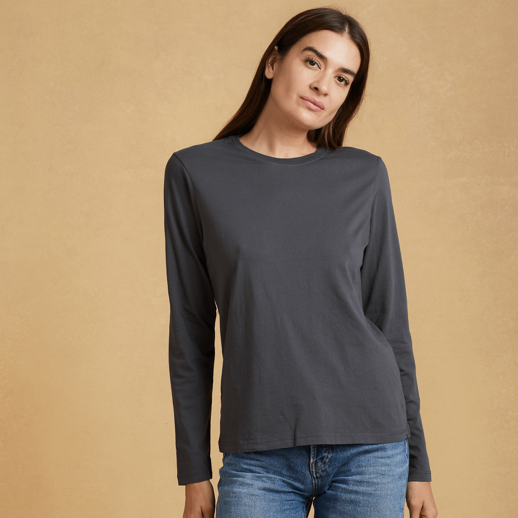 #color_dark-grey organic cotton Long Sleeve crewneck t-shirt